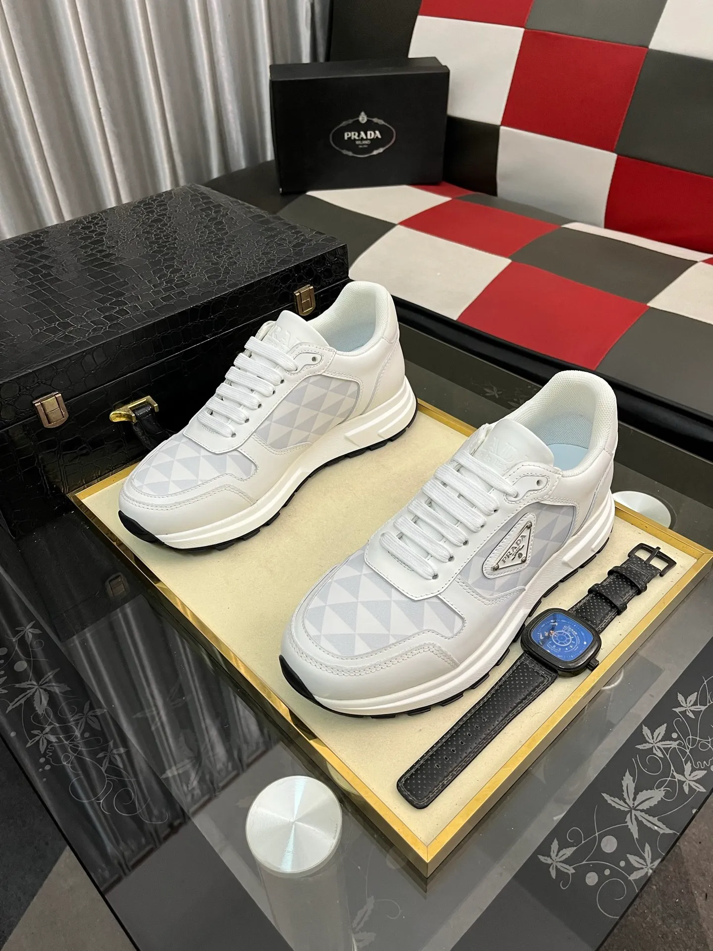 Men's men's shoes 💰420⌚️⌚️ Prada/Prada Men's new casual shoes, this sports shoe is made of imported calfskin upper with breathable mesh and breathable mesh lining. The foot pads are made of sheepskin, and the outsole is made of non-slip sports exclusive rubber outsole with logo. It feels good on the feet and is a fashionable item! Size: 38-442️⃣Colors available